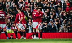 爱游戏app下载-足球赛事传奇巨星现身，引发球迷狂热的简单介绍