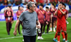 爱游戏app-传奇球员退役，球迷和队友们为他的贡献而感动的简单介绍