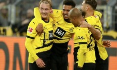 爱游戏官网-奥斯曼队大胜对手，保持小组头名位置