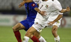 爱游戏官方入口-雷加利斯英勇努力，最终客场取胜对手