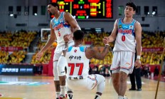 爱游戏亚洲官网-包含新疆主帅赞扬球队配合，连胜庆祝季后赛提前入场的词条