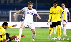 爱游戏体育官网-球队备战关键比赛，抱团出击争取胜利