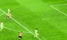 爱游戏亚洲官网-亚眠主场凭借精彩进球逆转胜利