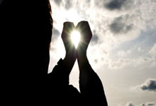 曼城主场击败阿森纳，保持不败战绩