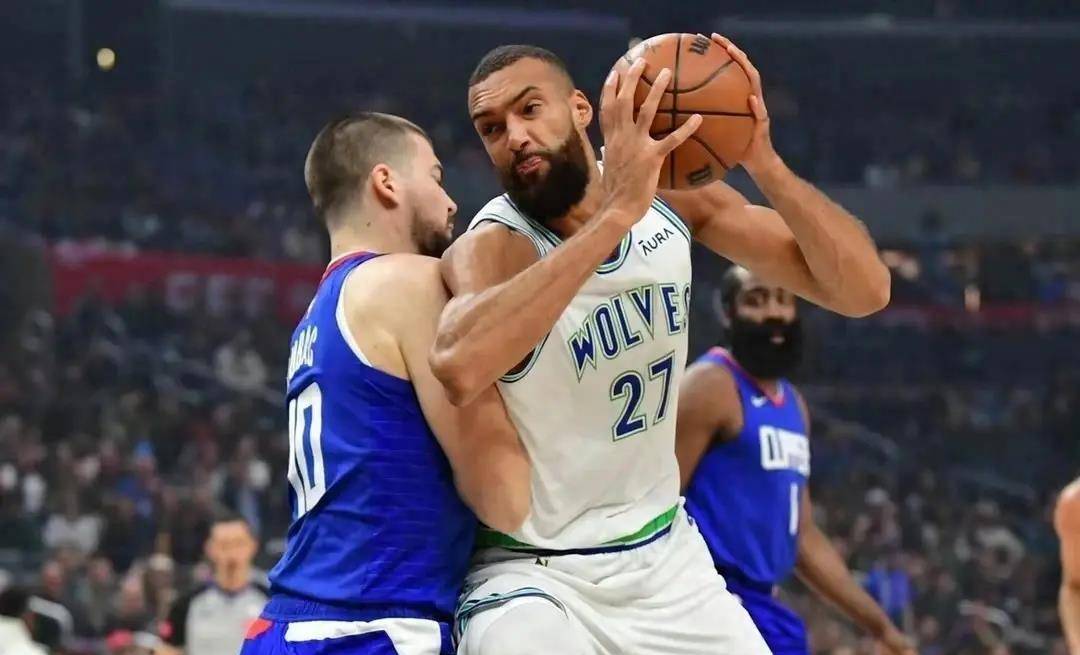 火箭队外线轮换频繁,稳定性受到质疑 火箭队外线轮换频繁,稳定性受到质疑