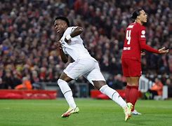 包含巴萨官方确认前锋维尼修斯遭受重伤的词条