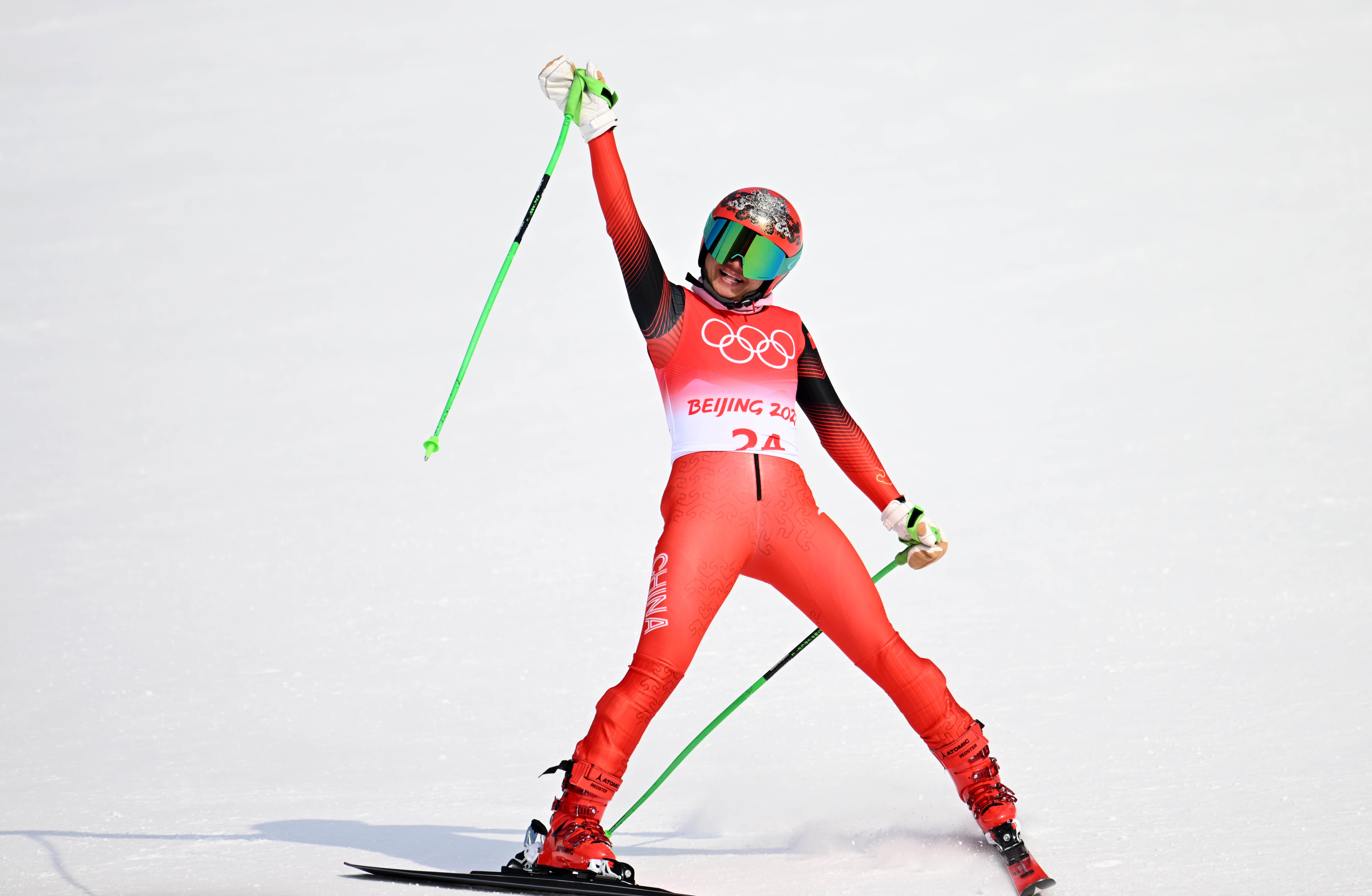 高山滑雪选手惊艳亮相，谁能称霸？