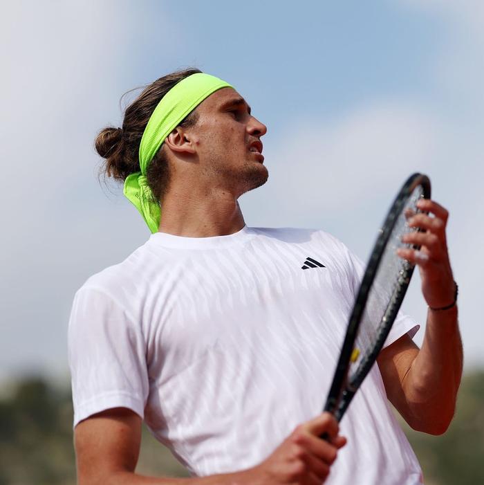 包含马斯特拉竞技客场落败，状态低迷的词条