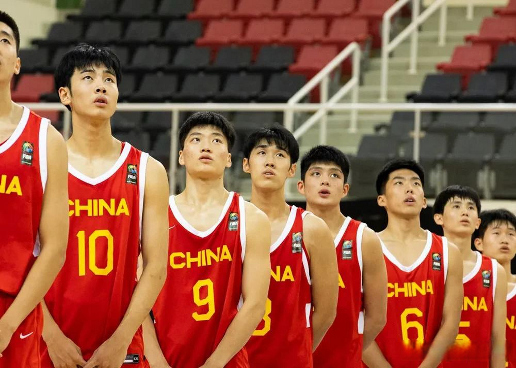 中国男篮表现抢眼，成功晋级八强