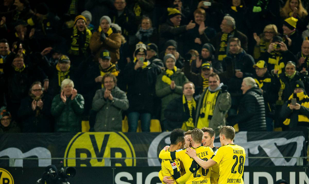 包含多特蒙德主场击败弗赖堡，联赛战绩稳步攀升的词条