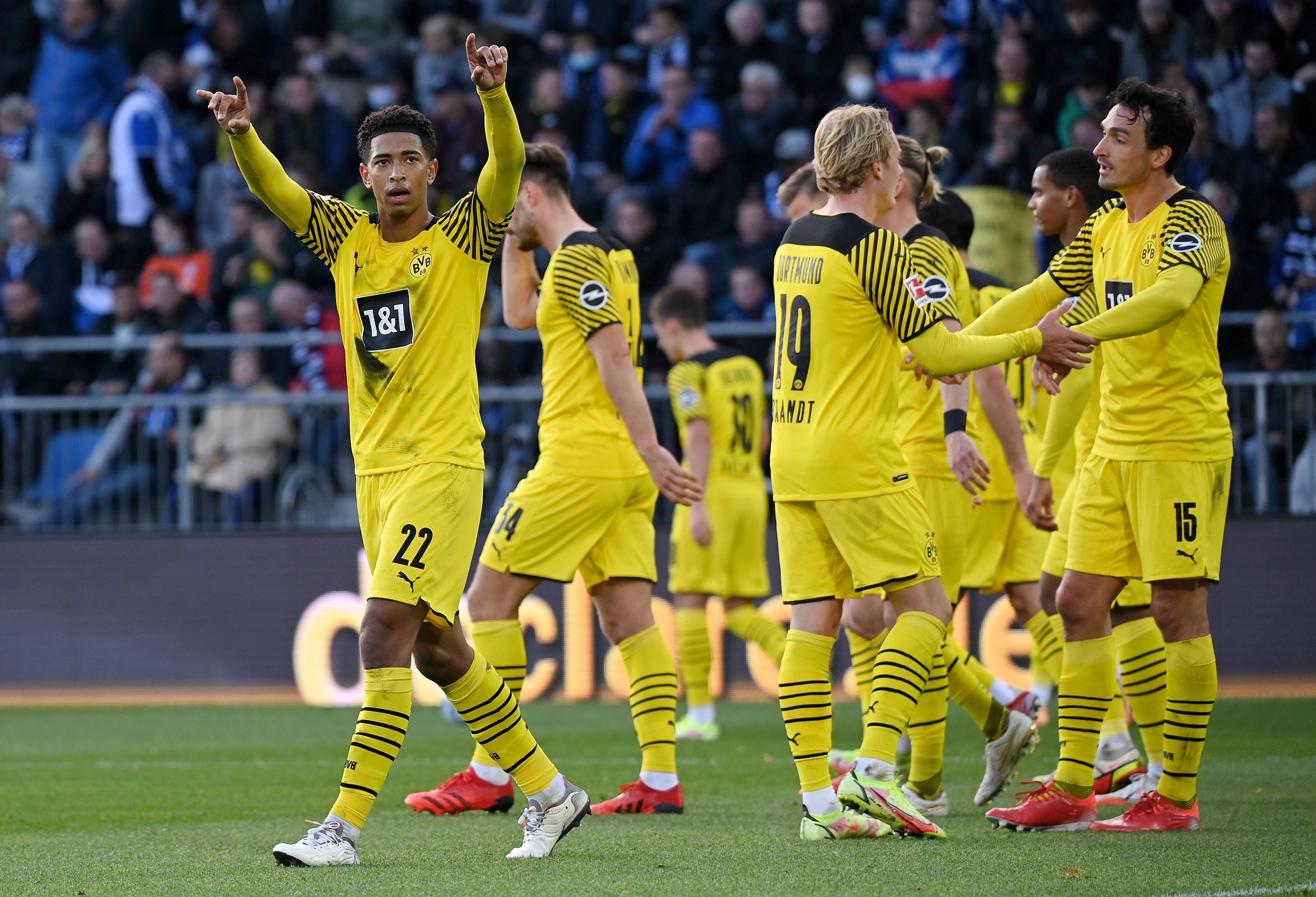 包含多特蒙德主场击败弗赖堡，联赛战绩稳步攀升的词条