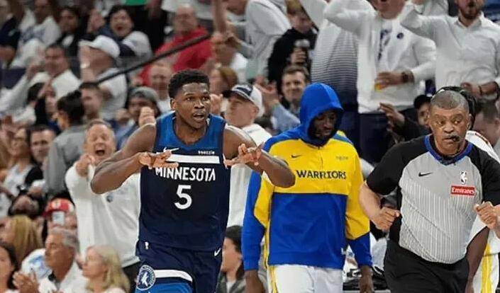 兰德尔击败！布林切克单节反超