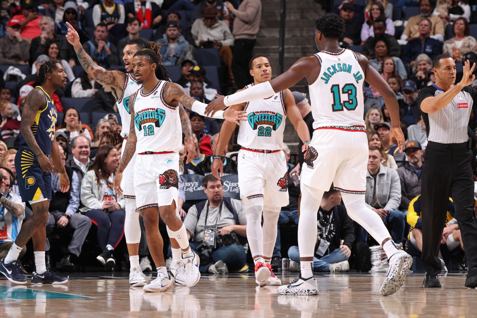 猛龙成功击败篮网，继续保持领先优势