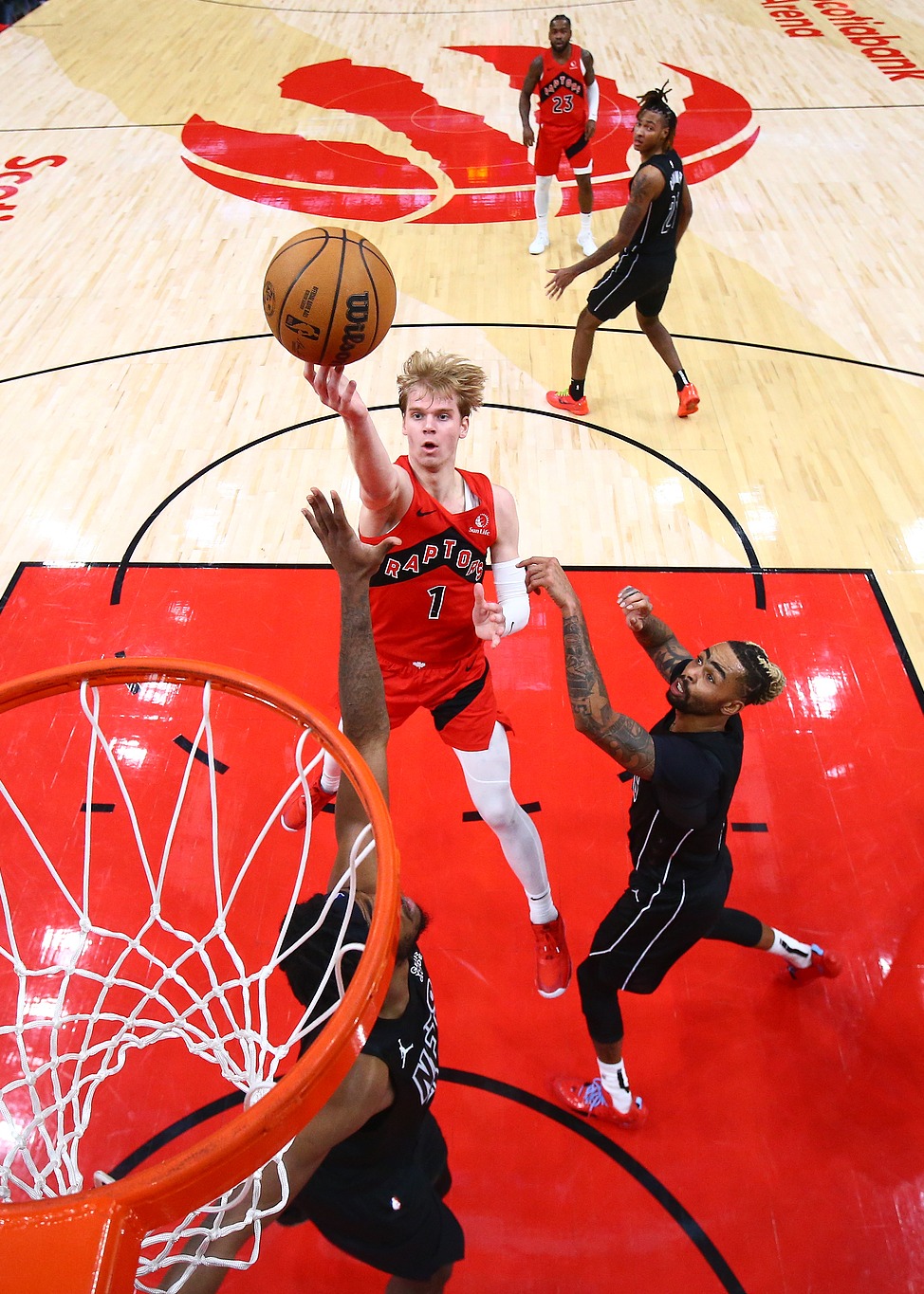 猛龙成功击败篮网，继续保持领先优势