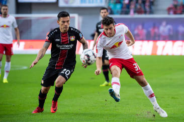 奥格斯堡备受困扰，教练组紧急调整战术