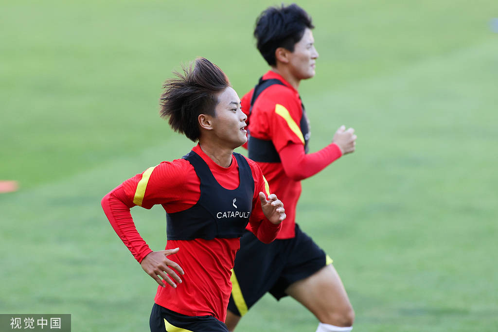 巴西女足队员努力训练备战下一场比赛