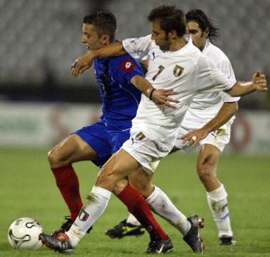 雷加利斯英勇努力，最终客场取胜对手