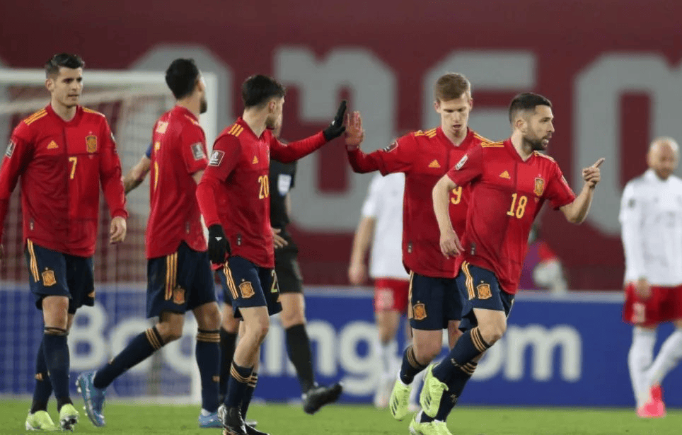 关于西班牙力克德国，欧洲足球联赛掀起火爆场面的信息