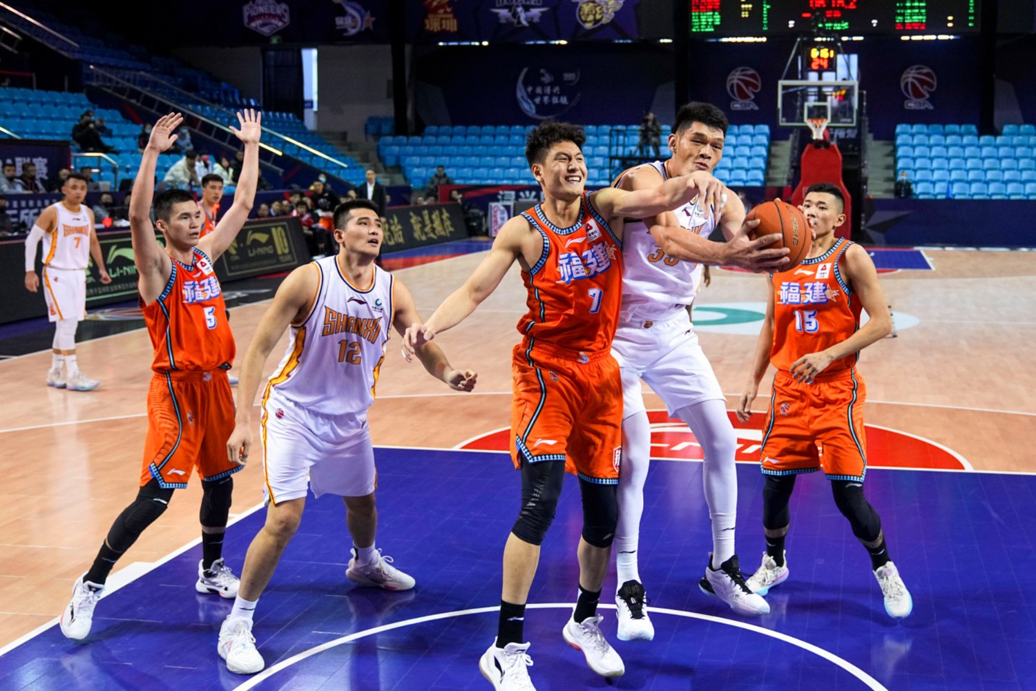 关于深圳男篮征服福建队，展现强大实力的信息