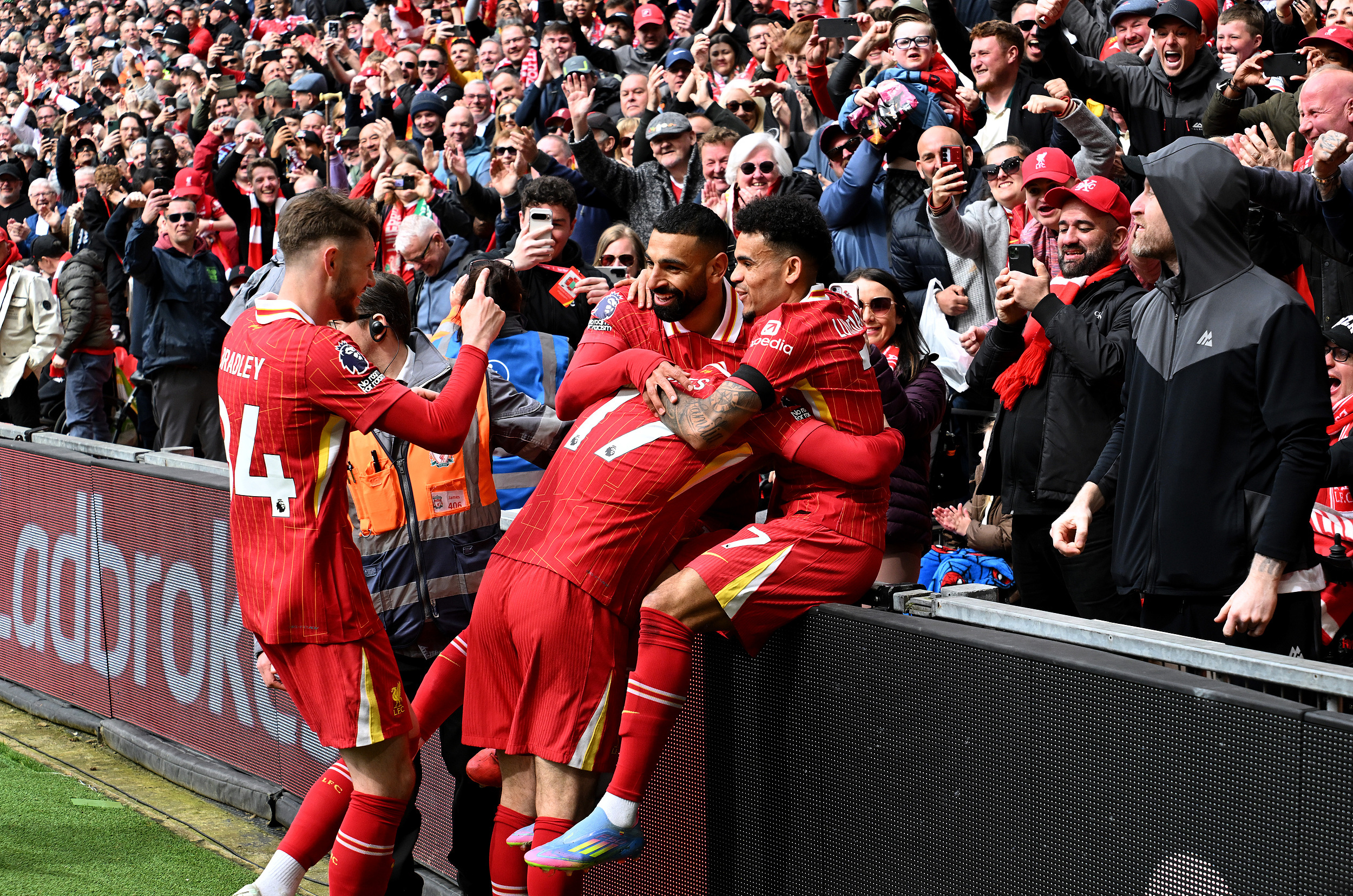 利物浦客场击溃对手，英超卫冕路更加坚实