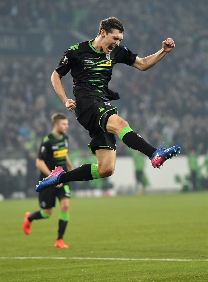 沙尔克04客场逼平，排名稳定在中游的简单介绍