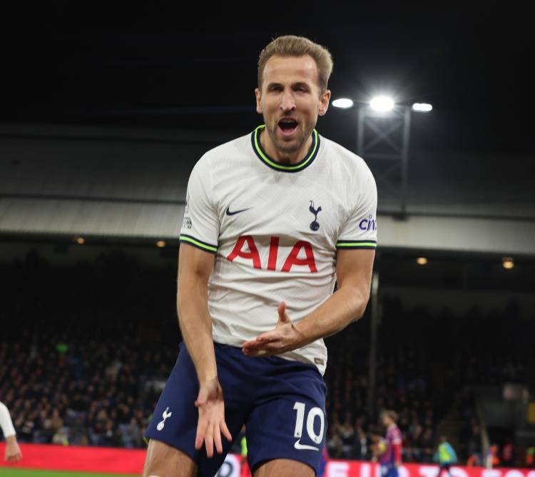 关于哈里·凯恩连续进球，热刺大胜对手的信息