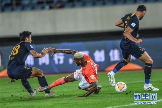 富力击败恒大，赛场上的对决