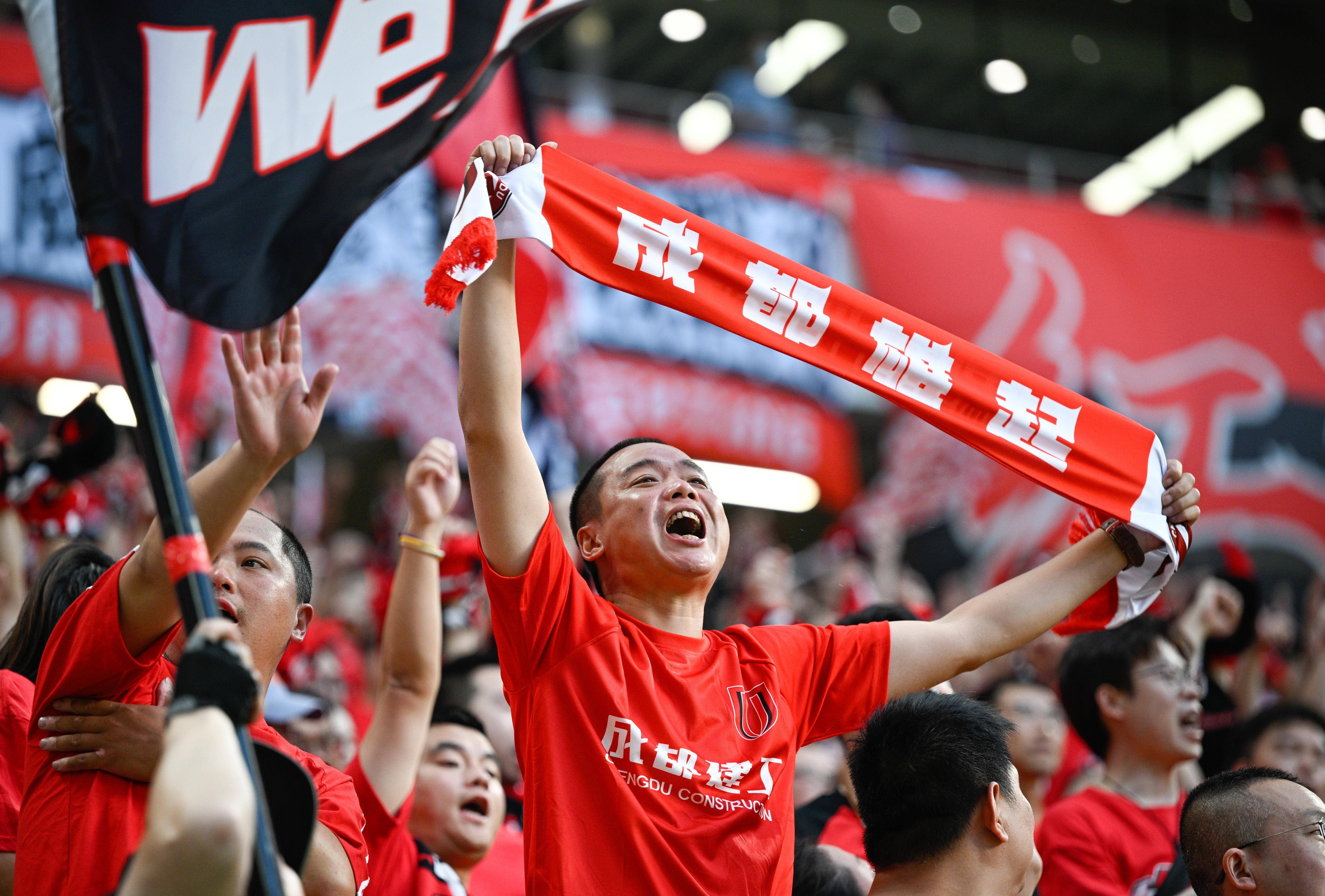 国内足球赛事火爆进行，球队实力逐步凸显的简单介绍