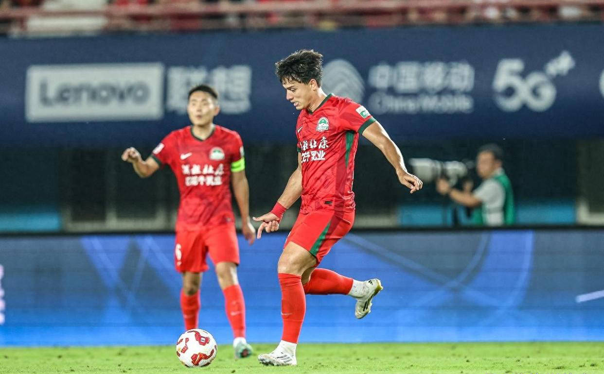 突破关键时刻展现领导力，赢得球迷掌声