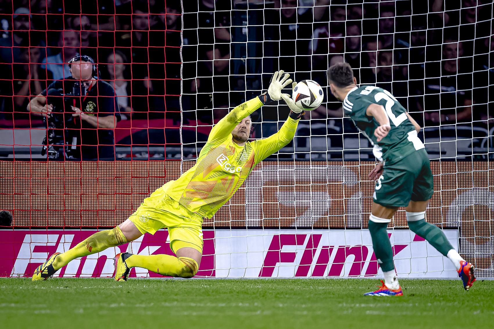 阿贾克斯有意签下弗莱堡门将，增强守门实力