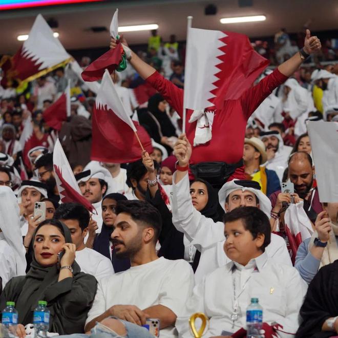 卡塔尔女足球员努力训练，迎接新挑战的简单介绍