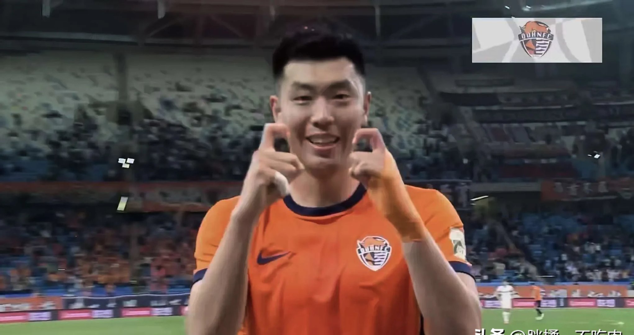 青岛市黄海球队斗志昂扬取胜，球员获得鼓励