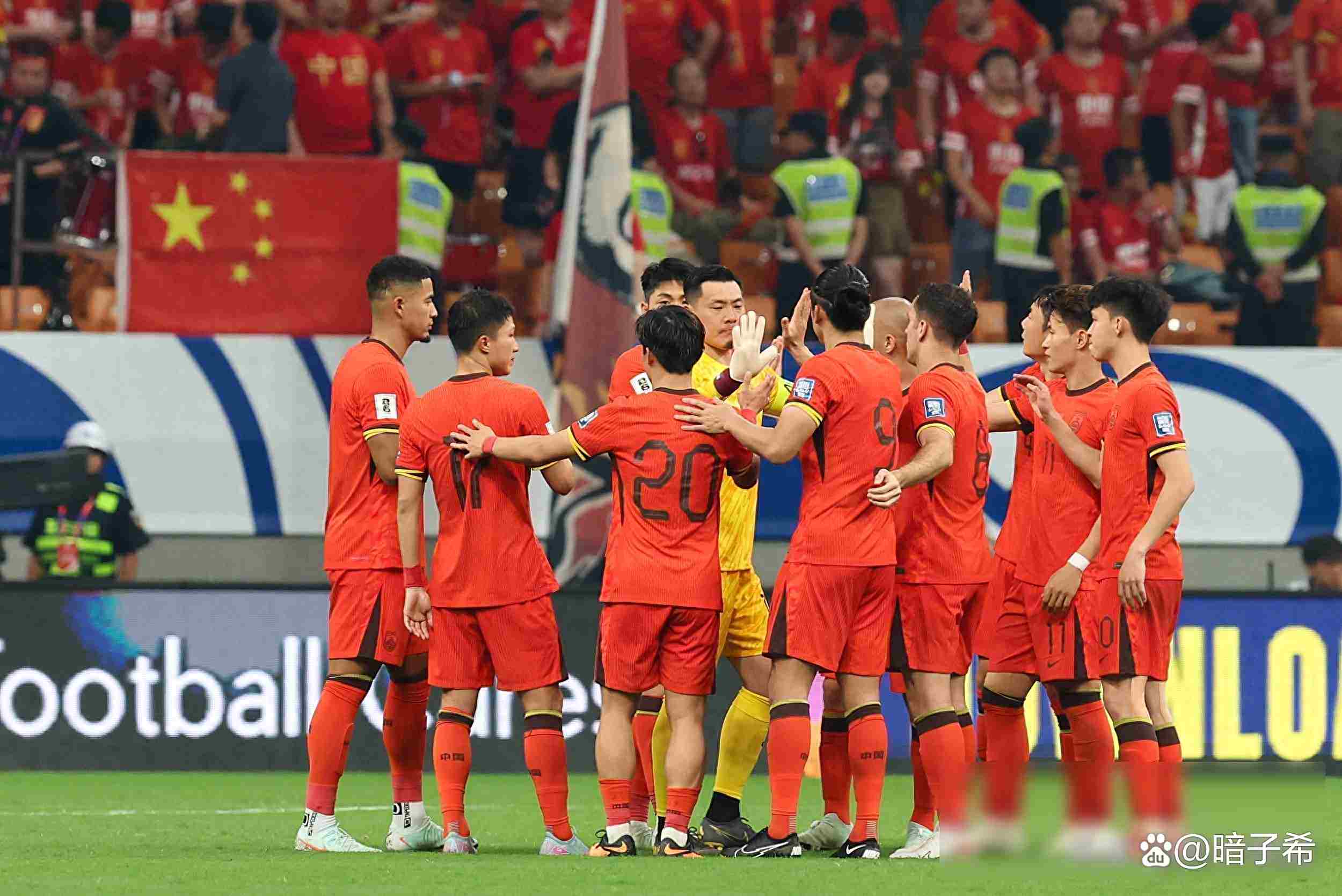 关于国内足球联赛迎来关键战，球队士气高涨的信息