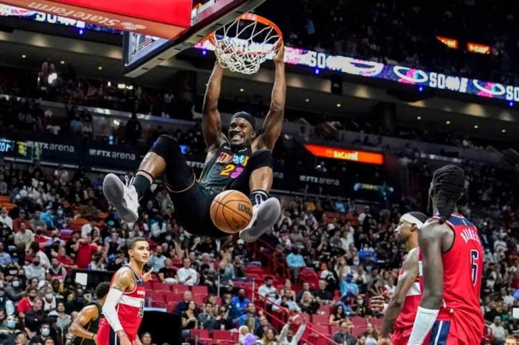 华盛顿出场不利，遭遇两连败