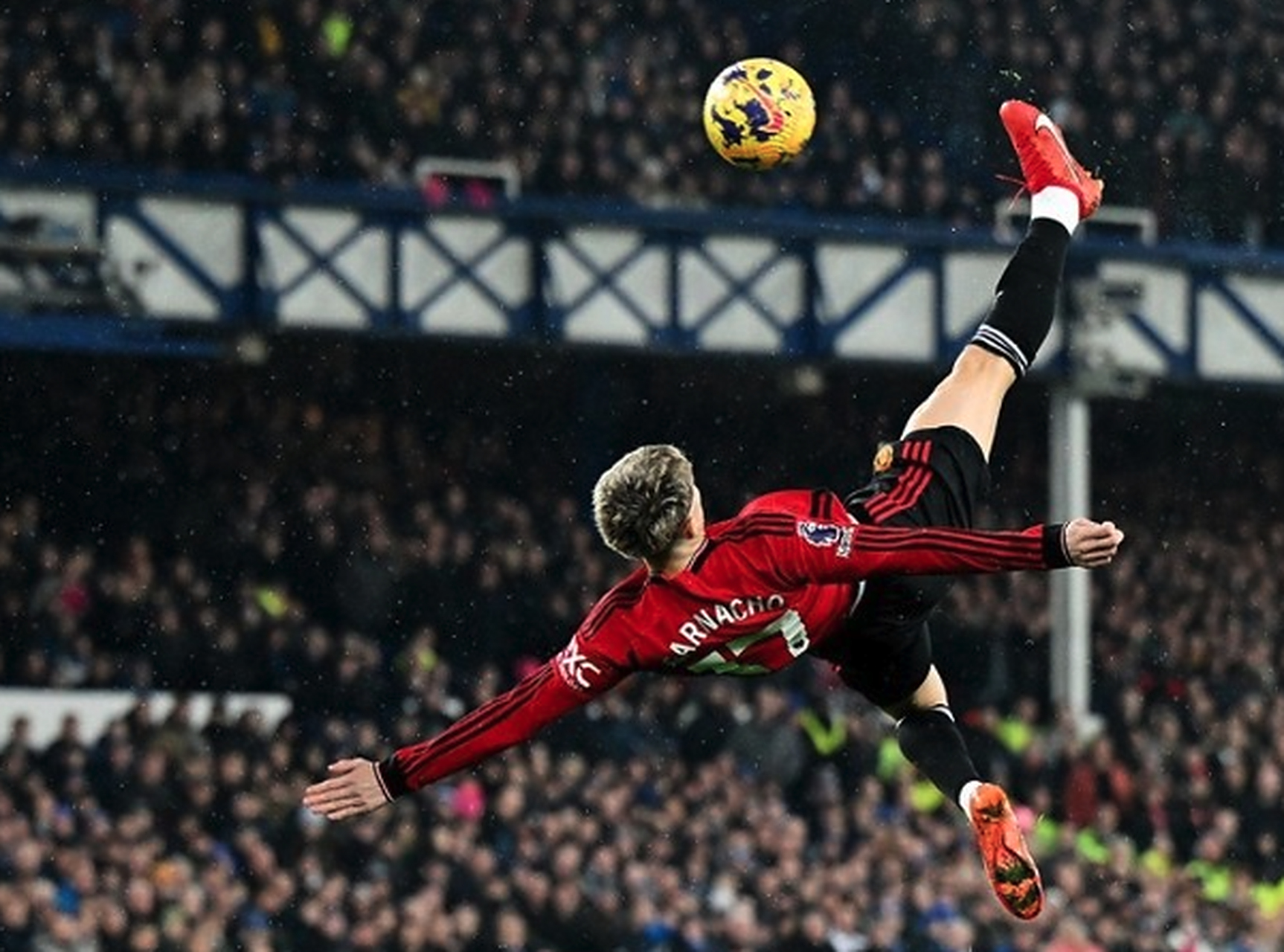 关于多特蒙德火力全开，大胜对手取得连胜的信息