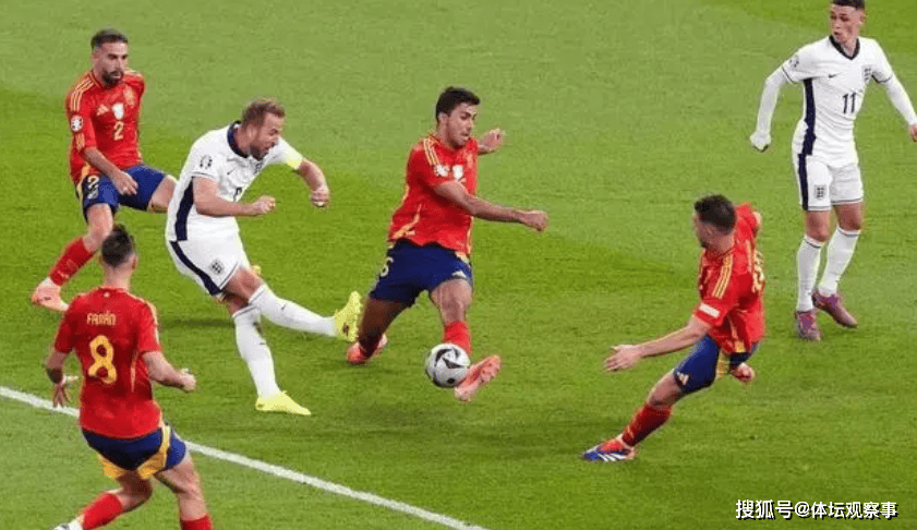 西班牙豪门球员离队引发球迷讨论