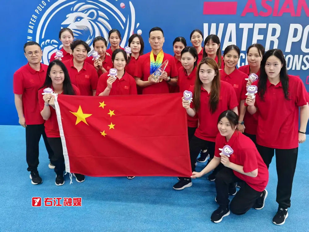 中国队在亚洲足球赛事中斩获冠军头衔