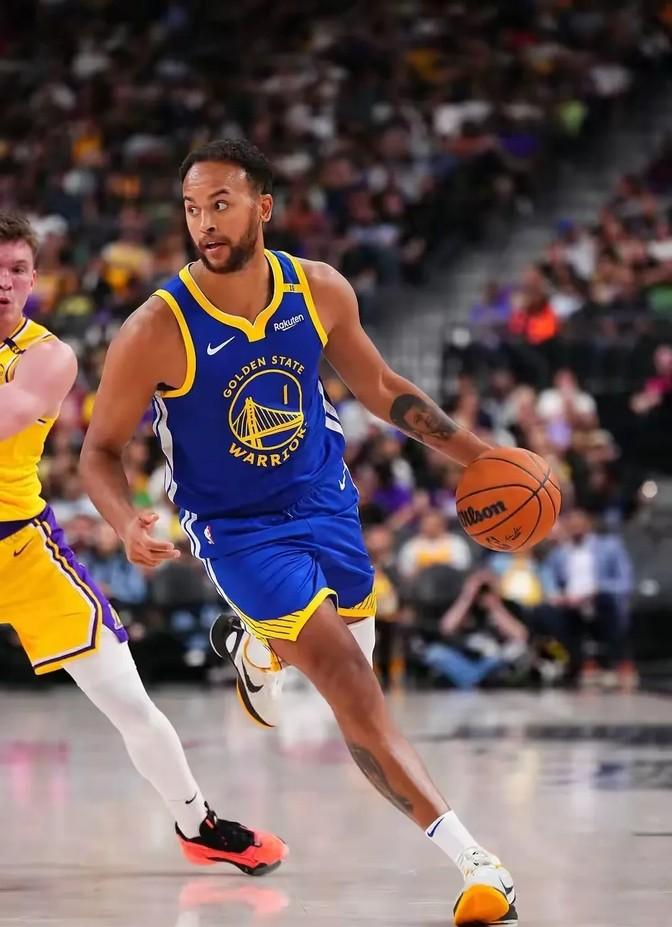 勇士队实力碾压对手,大比分获胜 勇士队实力碾压对手,大比分获胜