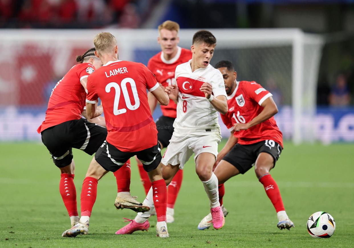 关于奥地利队在比赛中险胜，晋级半决赛的信息