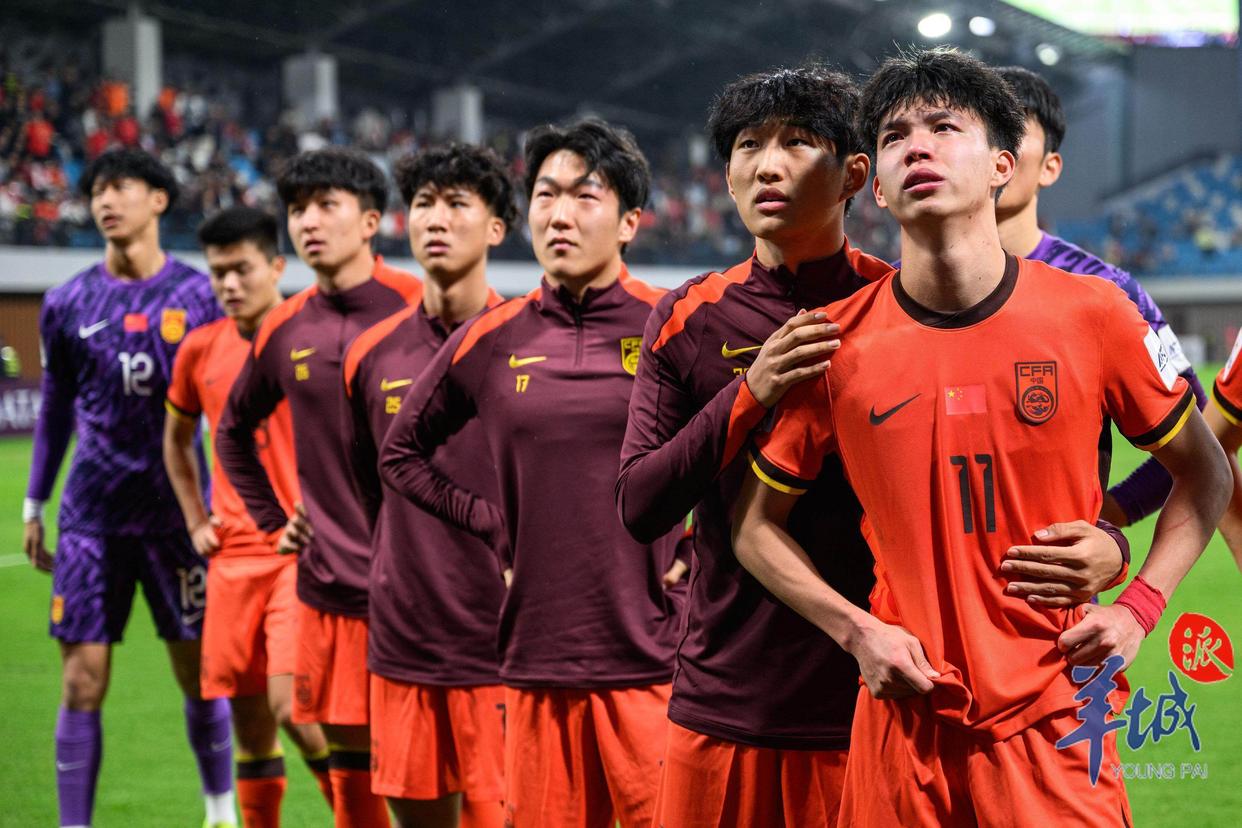 关于足球比赛走进高潮阶段，球队实力对拼激动人心的信息