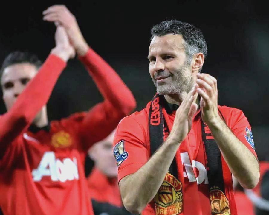 传奇球员退役，球迷和队友们为他的贡献而感动的简单介绍