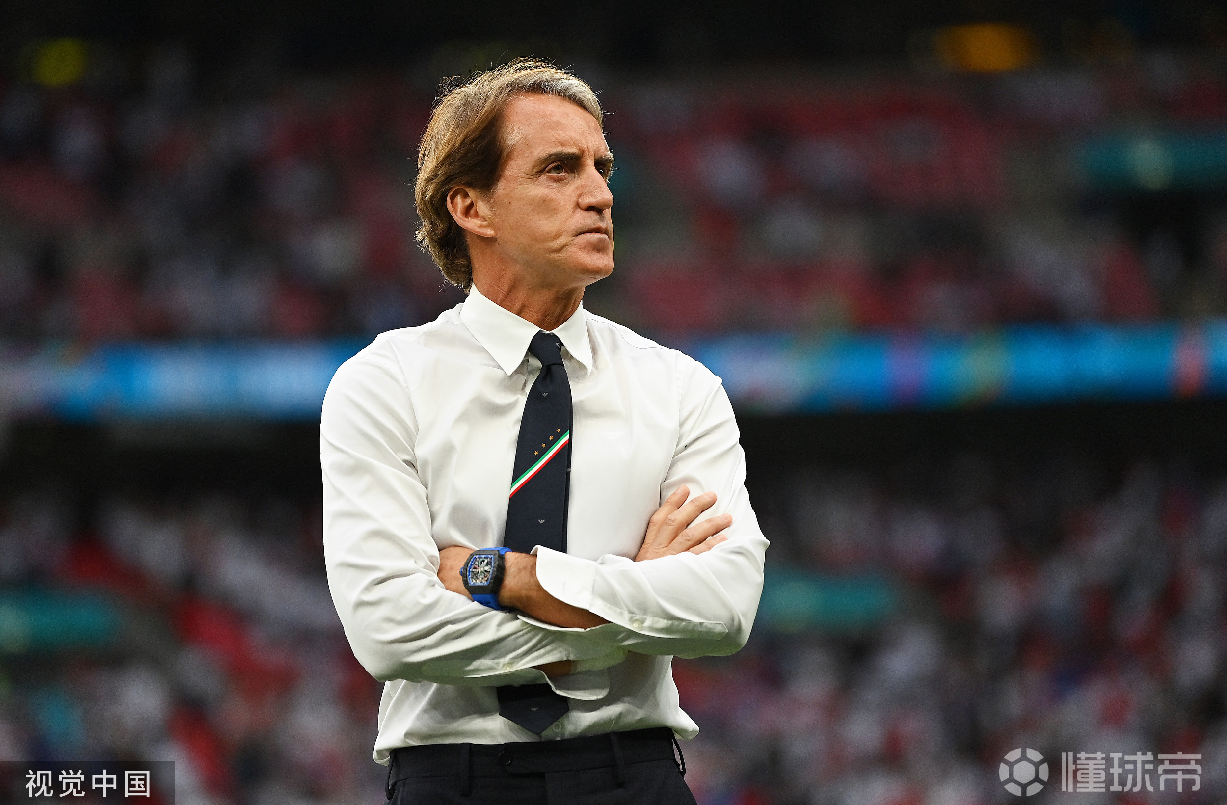 包含巴西男子篮球队以绝对优势蝉联冠军，不败英雄的词条