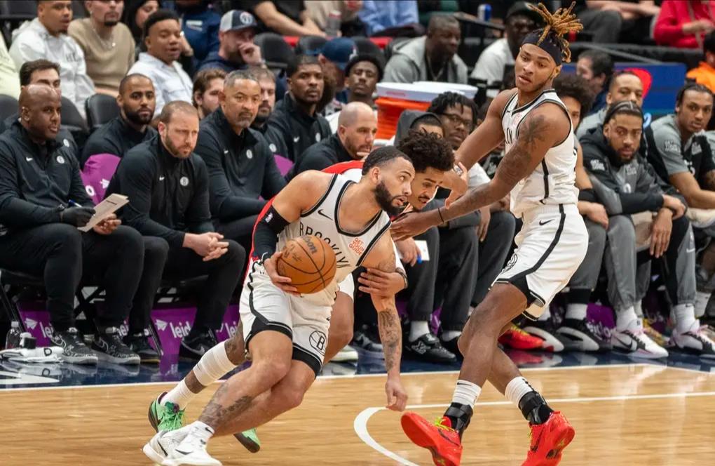 篮网客场轻松击败活塞，迎来三连胜