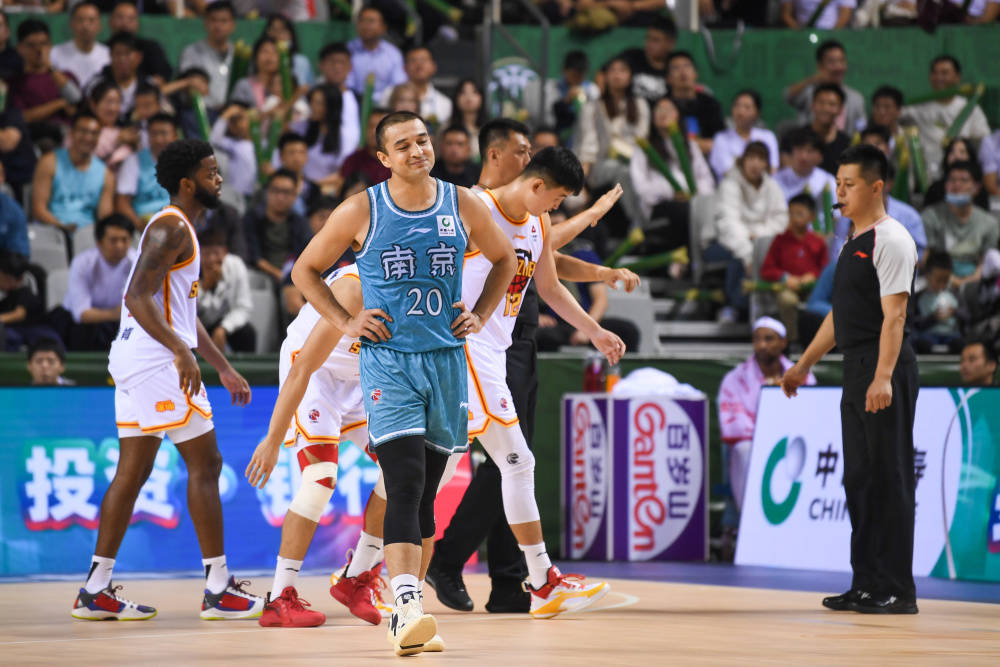 新疆飞虎迎战深圳马可波罗，双方火力全开的简单介绍