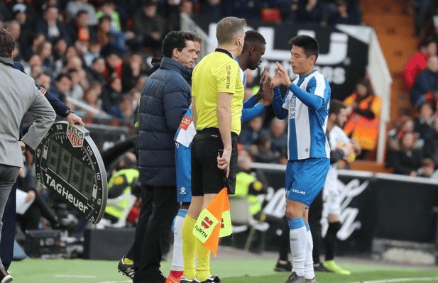 关于瓦伦西亚主帅辞职,球队陷入困境的信息 关于瓦伦西亚主帅辞职,球队陷入困境的信息